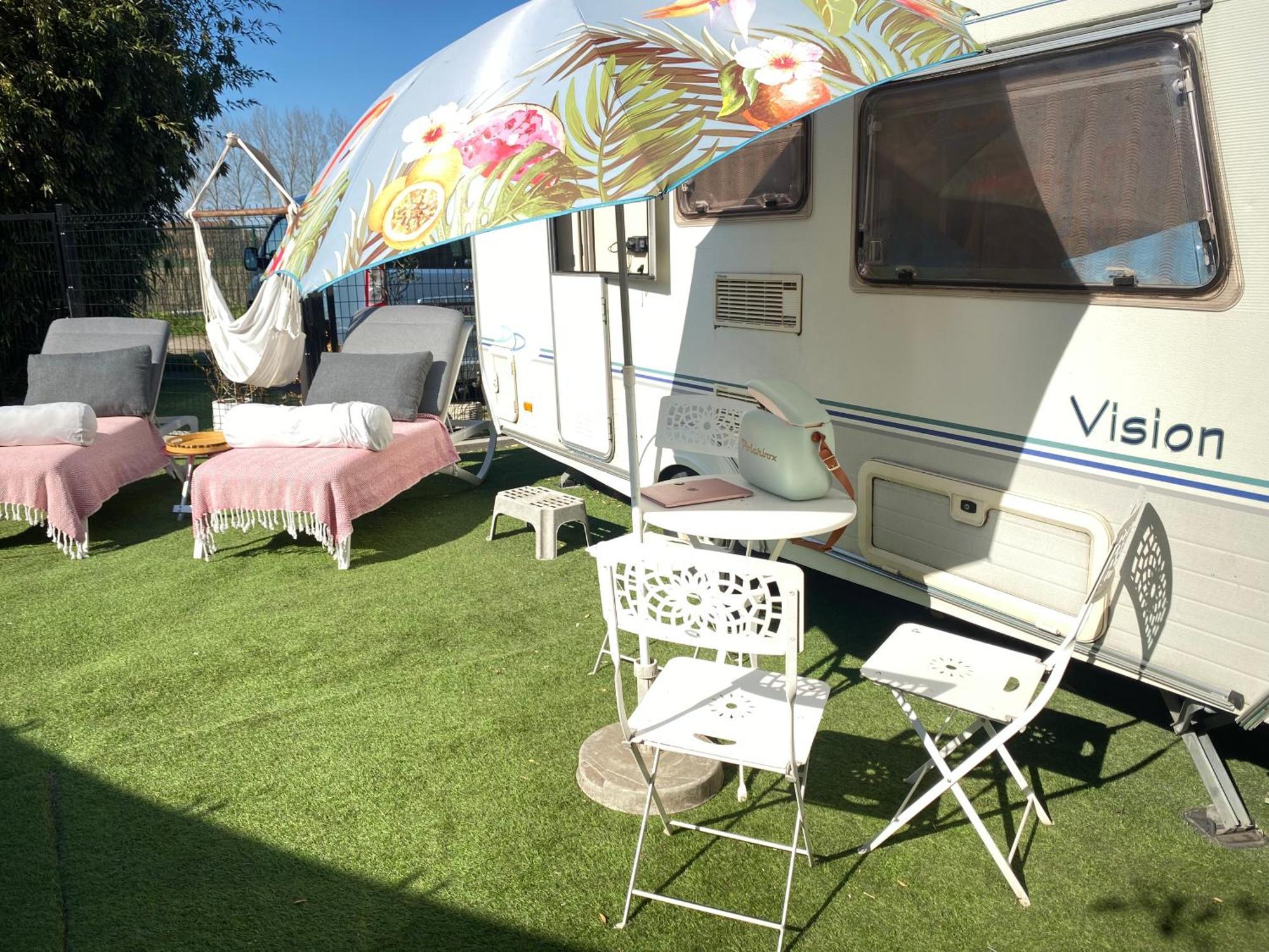 Gardencaravan Near Ghent In Green Area Exterior foto
